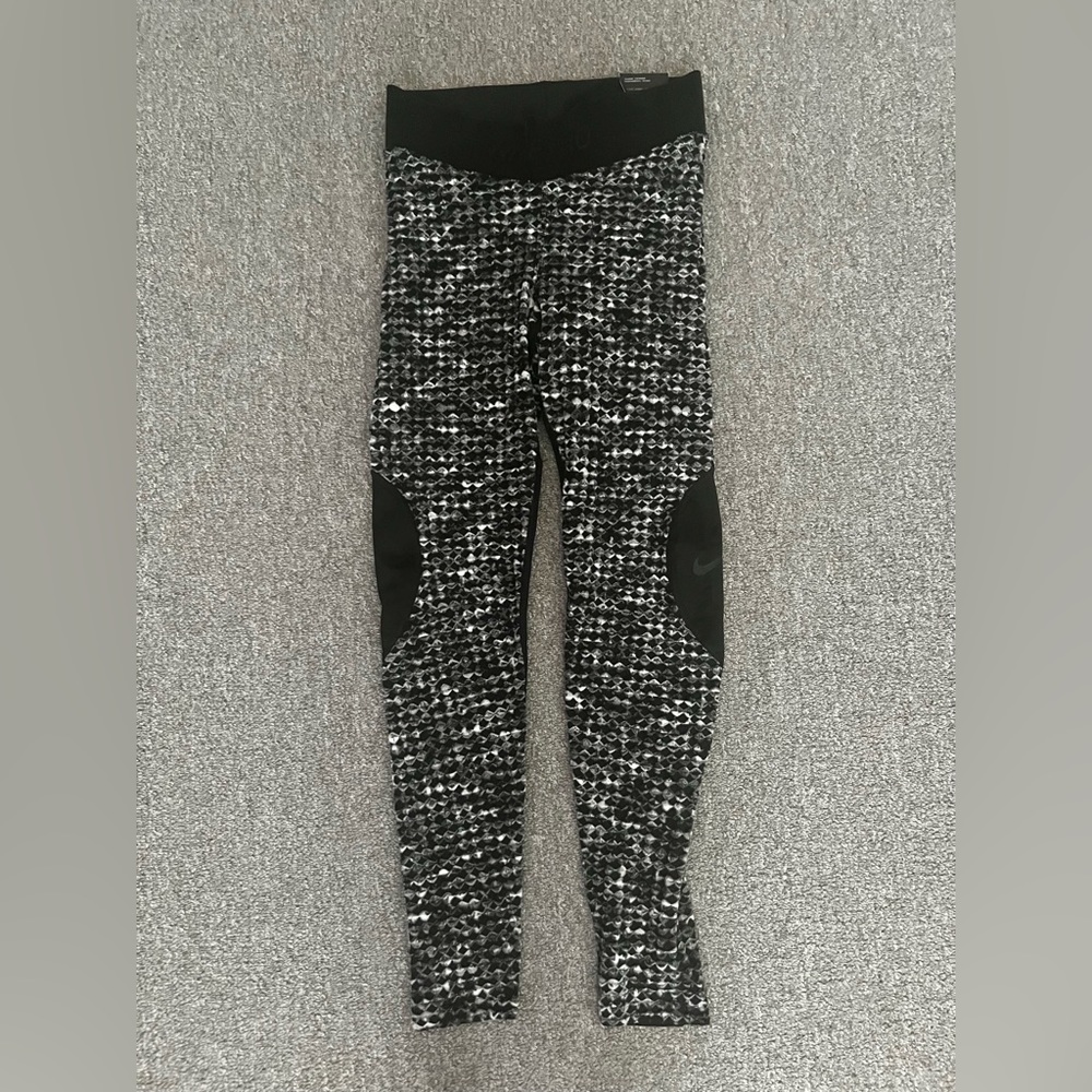 BRAND NEW! NIKE Pro Hyperwarm Womens training tights Size Small CJ5693-010